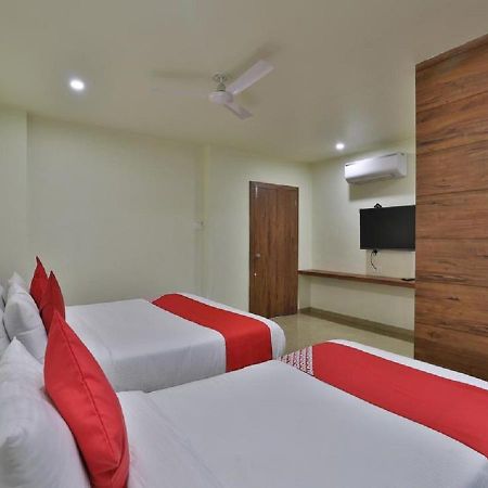 Hotel Kuber Dwārka Kültér fotó