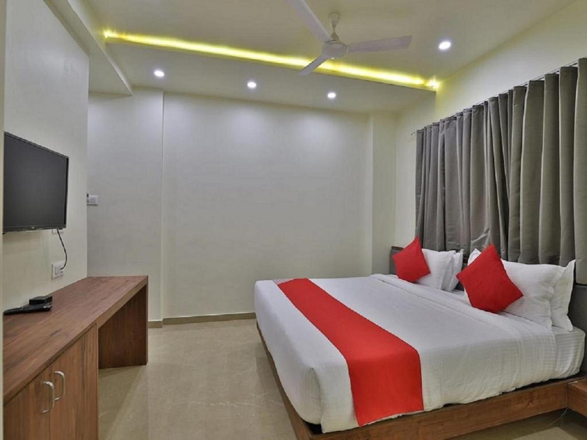 Hotel Kuber Dwārka Kültér fotó