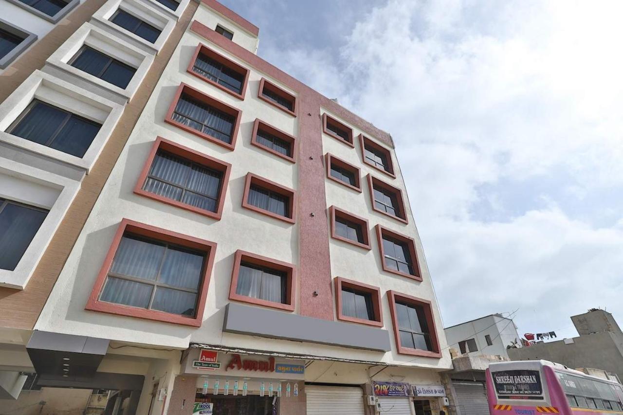 Hotel Kuber Dwārka Kültér fotó